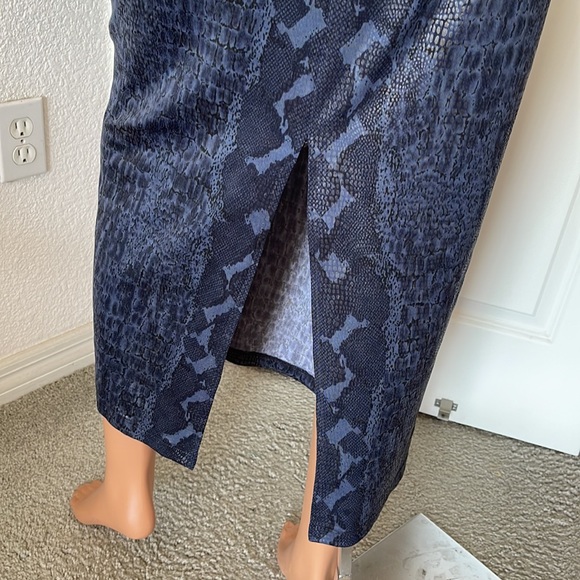 Beautiful Ms. J SNAKE PRINT MAXI DRESS. Size M. Dark blue w/muted gold. EUC - Picture 7 of 8